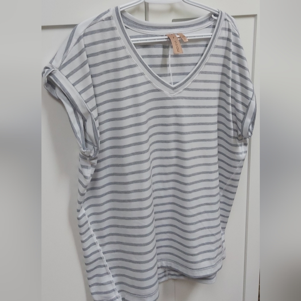 Indyeva gray striped v-neck top